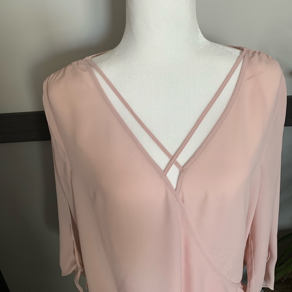 BOLD ELEMENTS pale pink slit sleeve v-neck size L - Picture 2 of 14